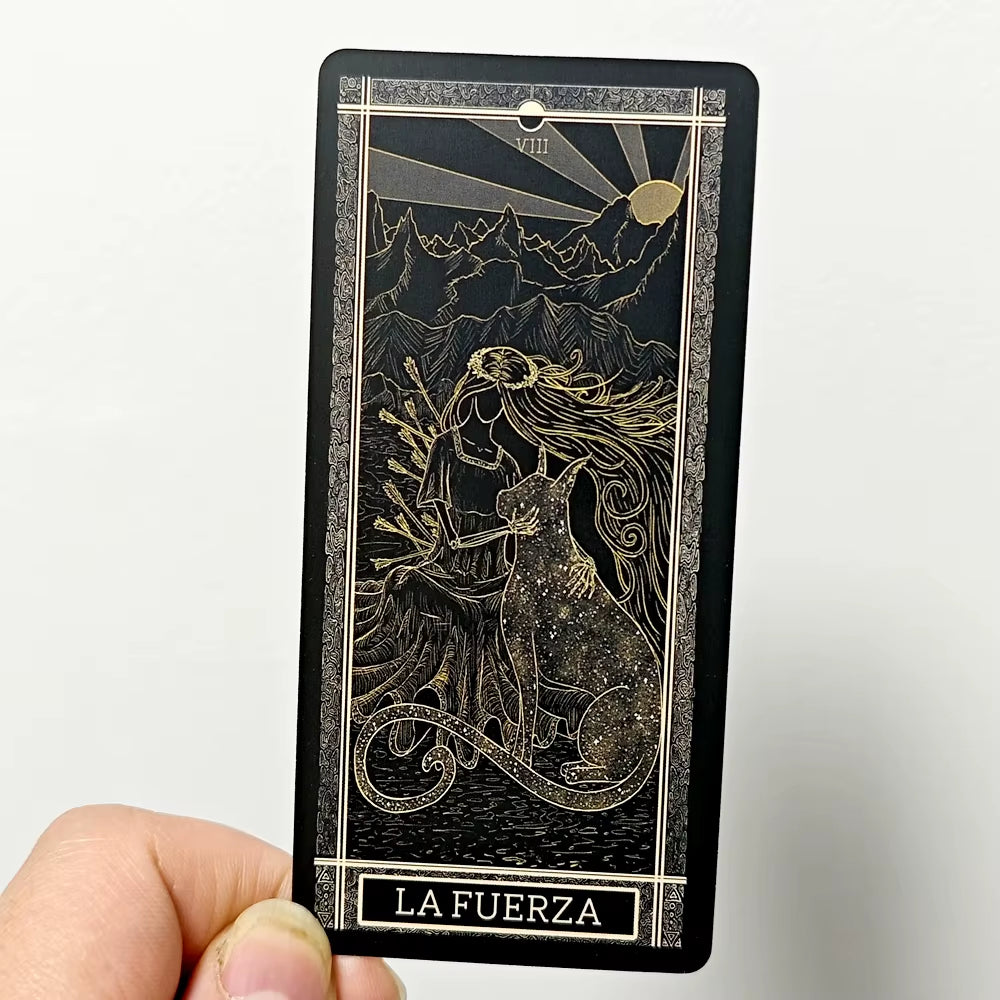 Baraja de Tarot Kinner, una baraja completa de 78 cartas tradicional de tarot dibujadas a mano e inspiradas cósmicamente, en español